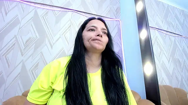 Snapshot of veronica_salas chatting on 02.18.25 veronica salas online show from 02.18.25