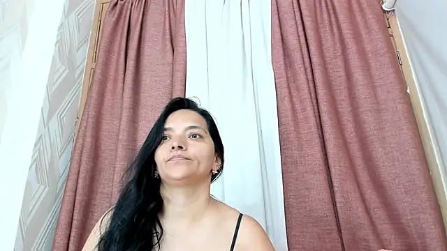 Snapshot of veronica_salas chatting on 03.12.25 veronica salas online show from 03.12.25