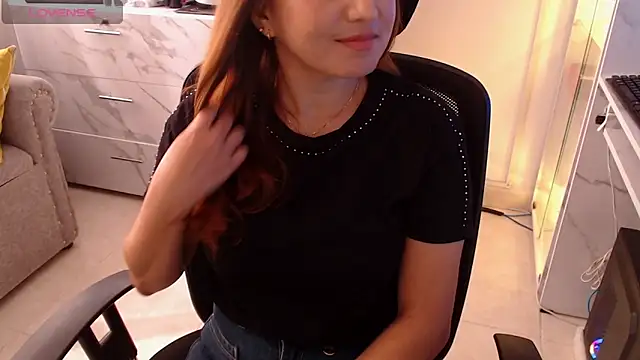 Snapshot of Angela_smile chatting on 12.14.24 Angela smile online show from 12.14.24