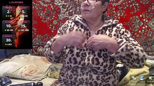 Snapshot of Sandra_Carina chatting on 10.29.25 Sandra Carina online show from 10.29.25