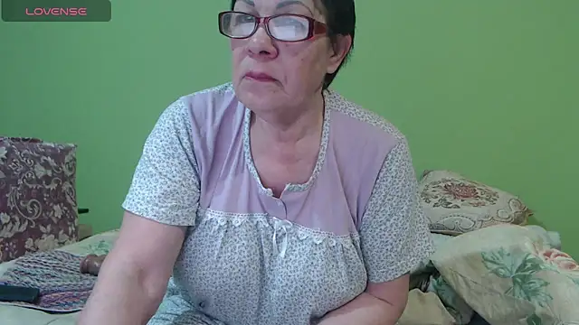 Snapshot of Sandra_Carina chatting on 03.17.26 Sandra Carina online show from 03.17.26