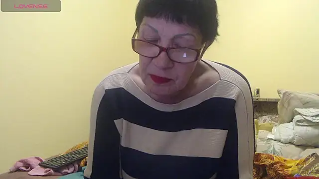 Snapshot of Sandra_Carina chatting on 04.07.26 Sandra Carina online show from 04.07.26