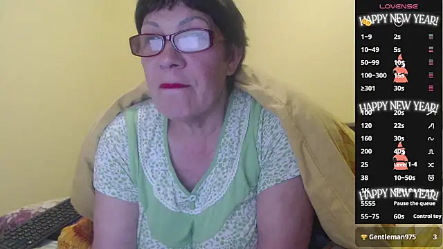 Snapshot of Sandra_Carina chatting on 04.17.26 Sandra Carina online show from 04.17.26