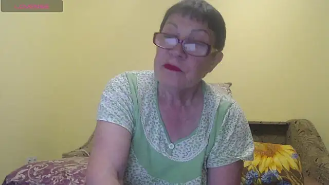 Snapshot of Sandra_Carina chatting on 04.28.26 Sandra Carina online show from 04.28.26