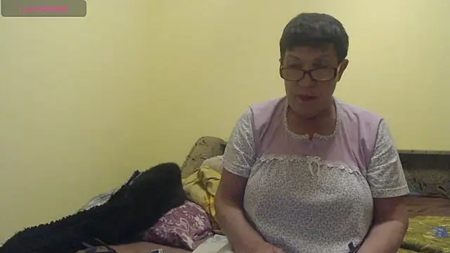 Snapshot of Sandra_Carina chatting on 04.28.26 Sandra Carina online show from 04.28.26