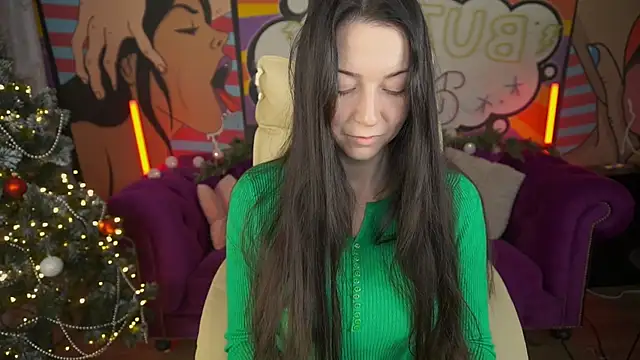Snapshot of EmilyHalls chatting on 12.21.24 EmilyHalls online show from 12.21.24