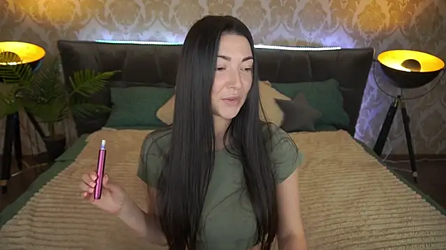 Snapshot of EmilyHalls chatting on 02.04.25 EmilyHalls online show from 02.04.25
