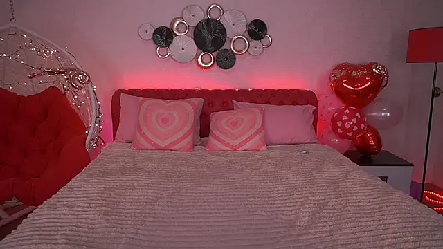 Snapshot of EmilyHalls chatting on 02.14.25 EmilyHalls online show from 02.14.25