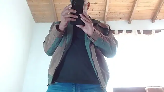Snapshot of JohanyLatino chatting on 06.28.26 JohanyLatino online show from 06.28.26