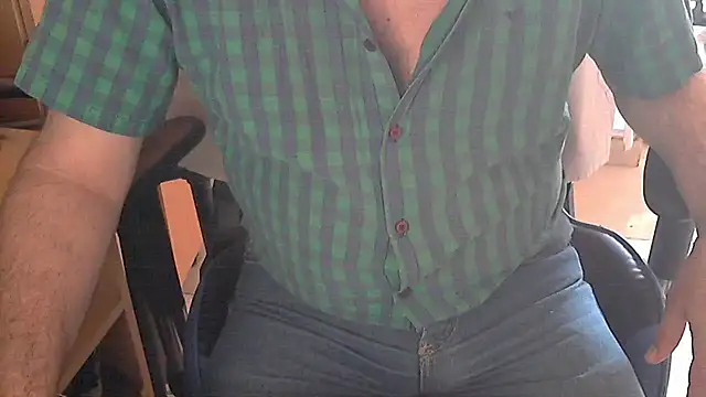 Snapshot of angelgarcia269 chatting on 12.15.24 angelgarcia269 online show from 12.15.24
