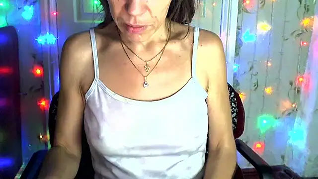 Snapshot of Ladywinter chatting on 10.21.25 Ladywinter online show from 10.21.25
