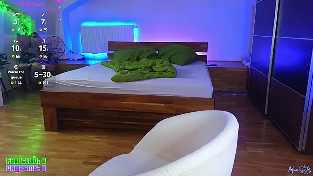 Snapshot of melinastyles chatting on 02.12.25 melinastyles online show from 02.12.25