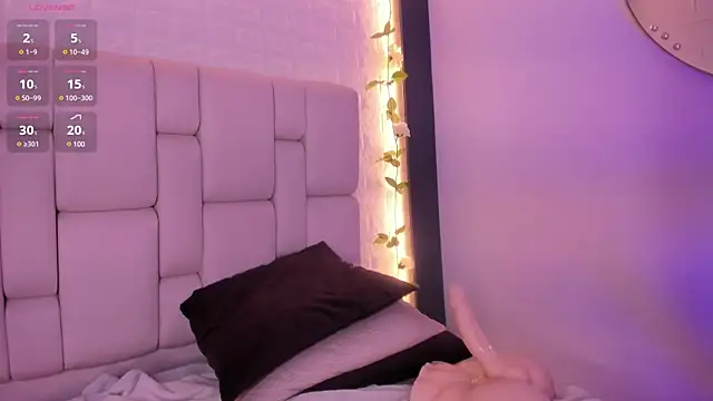 emma woods  online show from 12.19.24