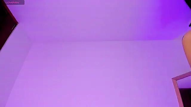 emma woods  online show from 03.10.25