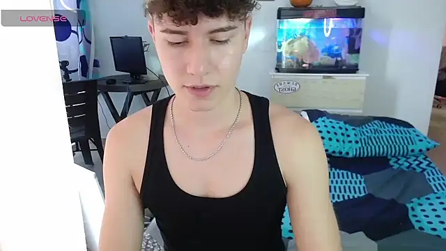 Snapshot of adrian_morelly chatting on 10.18.25 adrian morelly online show from 10.18.25