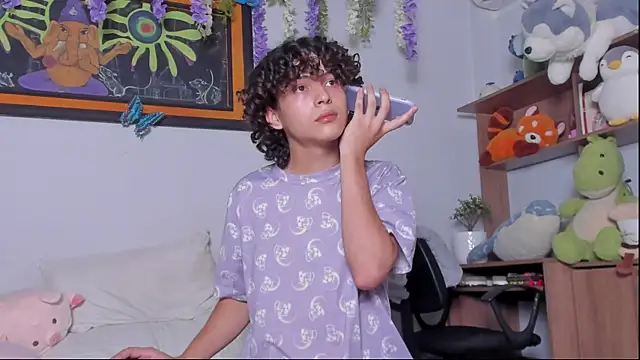 Snapshot of Cherry_boy_18 chatting on 02.18.25 Cherry boy 18 online show from 02.18.25