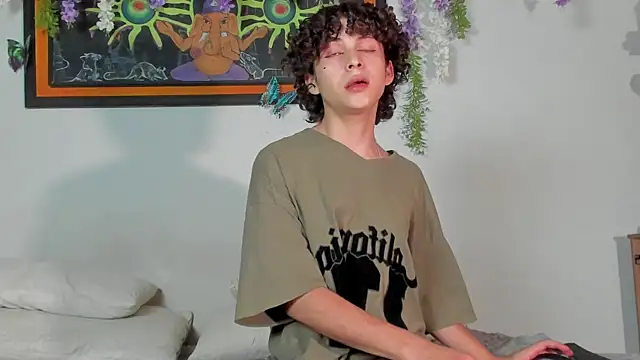 Snapshot of Cherry_boy_18 chatting on 03.12.25 Cherry boy 18 online show from 03.12.25