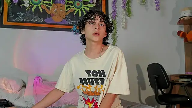 Snapshot of Cherry_boy_18 chatting on 03.20.25 Cherry boy 18 online show from 03.20.25