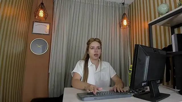 Snapshot of Natalia_Suarez chatting on 07.01.26 Natalia Suarez online show from 07.01.26