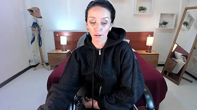 Kristen Garner online show from 02.09.25