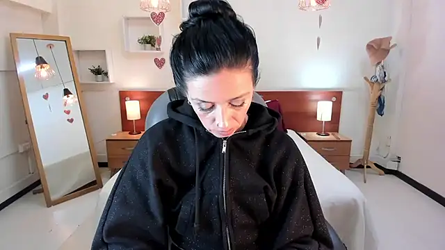 Kristen Garner online show from 02.22.25