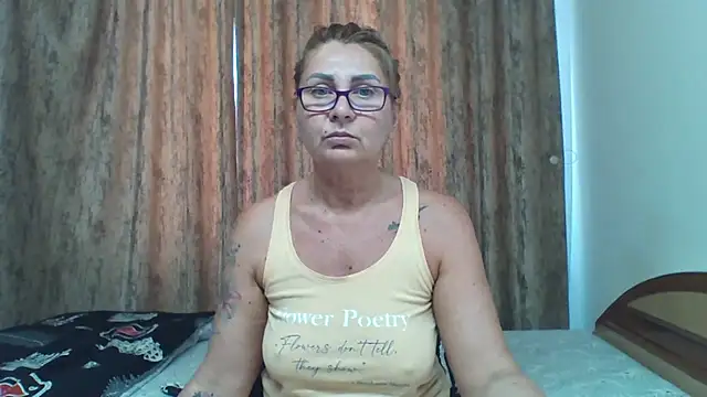 Snapshot of PussyEvely chatting on 05.28.26 PussyEvely online show from 05.28.26