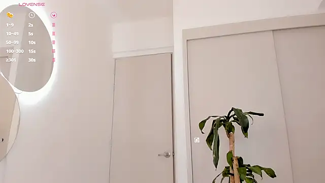 mia yourmommy online show from 01.25.25