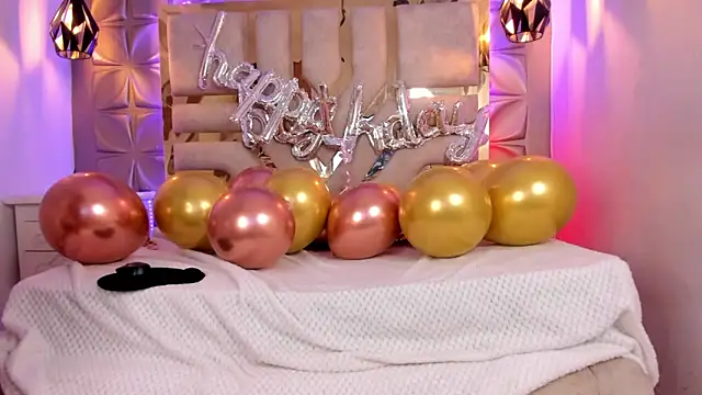 Snapshot of nahia_low chatting on 12.23.24 nahia low online show from 12.23.24