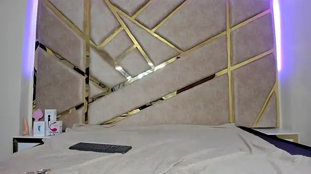 Snapshot of nahia_low chatting on 03.20.25 nahia low online show from 03.20.25