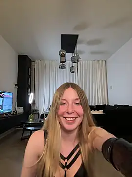 Snapshot of VeraSerephina chatting on 10.10.25 VeraSerephina online show from 10.10.25