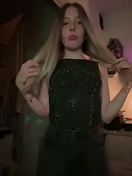 Snapshot of VeraSerephina chatting on 12.13.25 VeraSerephina online show from 12.13.25