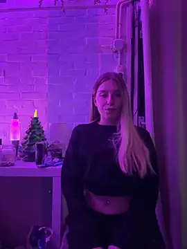 Snapshot of VeraSerephina chatting on 12.17.25 VeraSerephina online show from 12.17.25