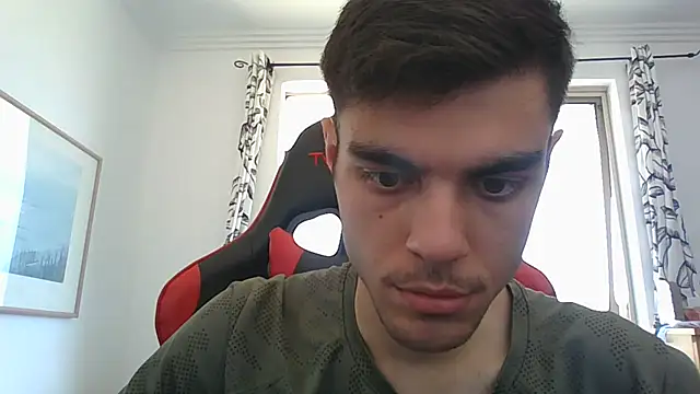 Snapshot of Omarnede chatting on 11.12.25 Omarnede online show from 11.12.25