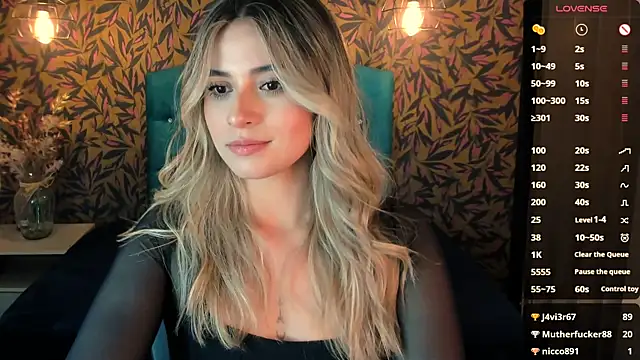 Snapshot of KiaraCarter chatting on 12.20.24 KiaraCarter online show from 12.20.24