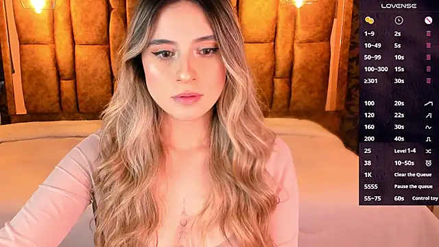 Snapshot of KiaraCarter chatting on 10.13.25 KiaraCarter online show from 10.13.25