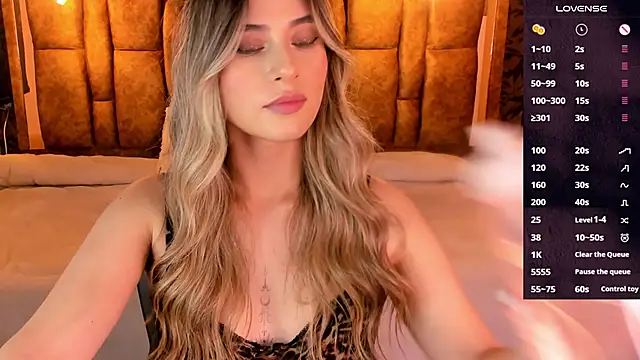 Snapshot of KiaraCarter chatting on 11.10.25 KiaraCarter online show from 11.10.25