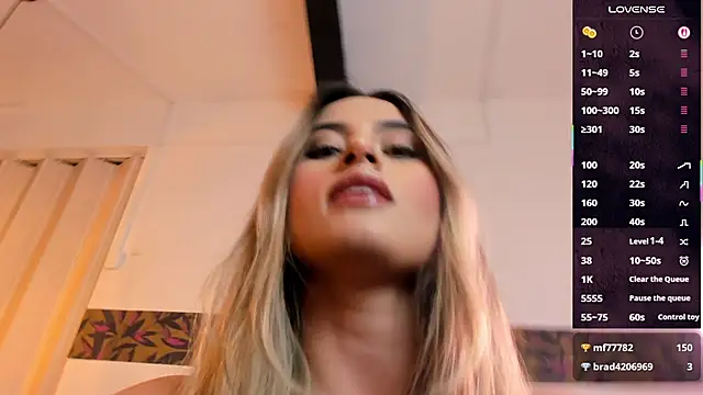 Snapshot of KiaraCarter chatting on 11.20.25 KiaraCarter online show from 11.20.25