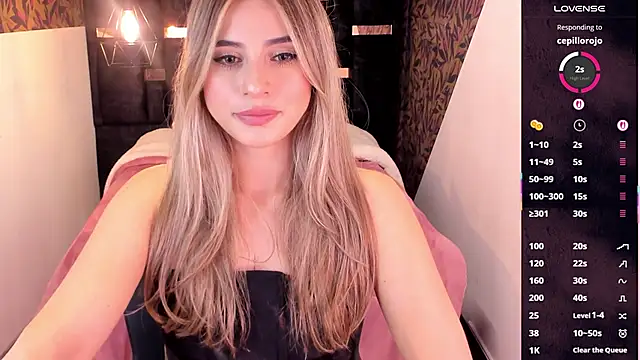 Snapshot of KiaraCarter chatting on 12.05.25 KiaraCarter online show from 12.05.25