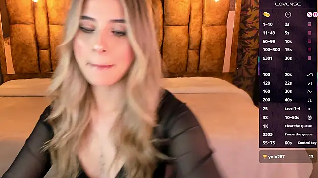 Snapshot of KiaraCarter chatting on 12.16.25 KiaraCarter online show from 12.16.25