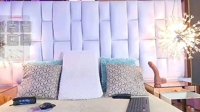 Iris Ross  online show from 09.27.25