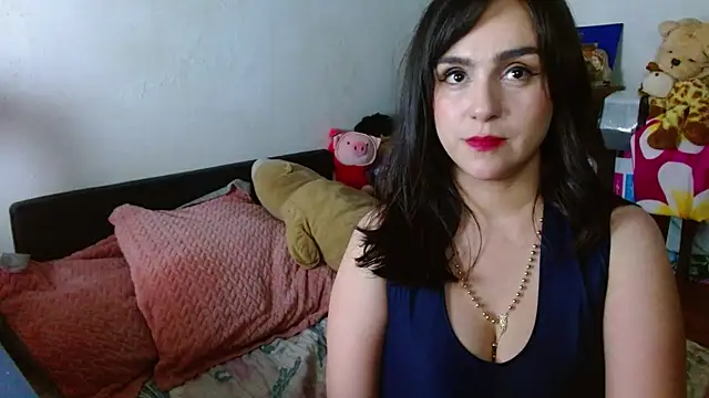 Snapshot of collette_beaufoy_ chatting on 04.22.26 collette beaufoy online show from 04.22.26