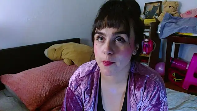 Snapshot of collette_beaufoy_ chatting on 05.24.26 collette beaufoy online show from 05.24.26