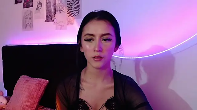 Snapshot of Coralinnee_ chatting on 02.13.25 Coralinnee online show from 02.13.25