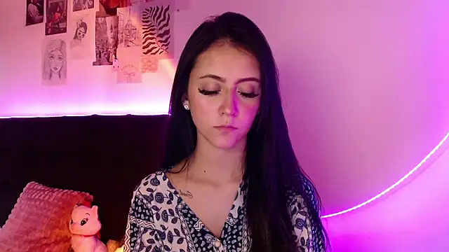 Snapshot of Coralinnee_ chatting on 03.01.25 Coralinnee online show from 03.01.25