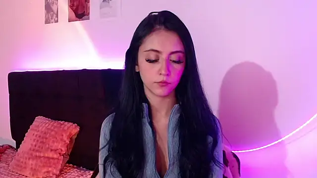 Snapshot of Coralinnee_ chatting on 03.07.25 Coralinnee online show from 03.07.25