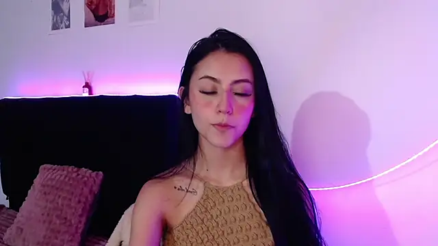 Snapshot of Coralinnee_ chatting on 03.16.25 Coralinnee online show from 03.16.25