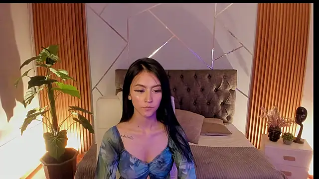 Snapshot of Coralinnee_ chatting on 09.10.25 Coralinnee online show from 09.10.25