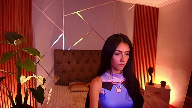 Coralinnee  online show from 03.20.26