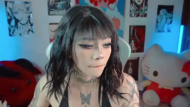 Snapshot of Deadly_Doll chatting on 09.27.25 Deadly Doll online show from 09.27.25