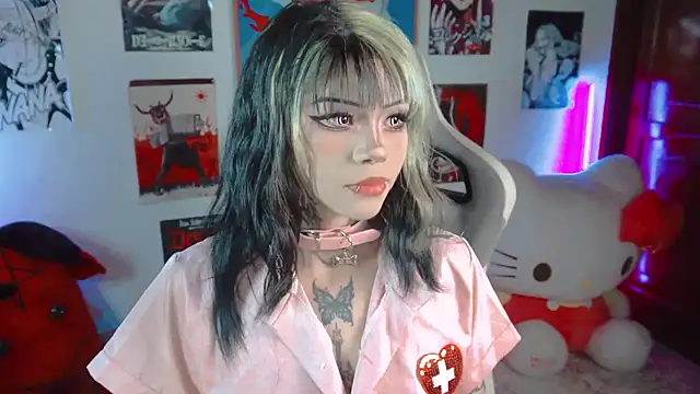 Snapshot of Deadly_Doll chatting on 10.18.25 Deadly Doll online show from 10.18.25